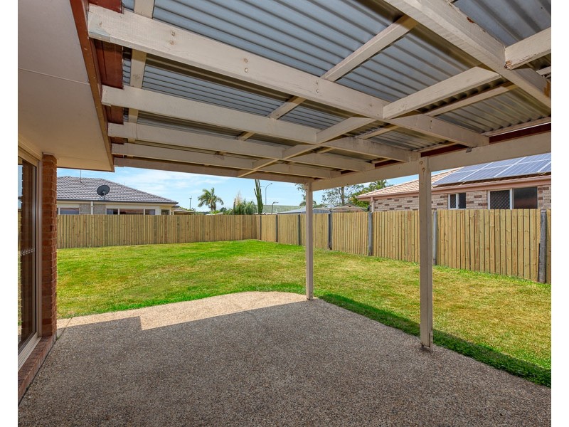 7 Smout court, Sandstone Point QLD 4511