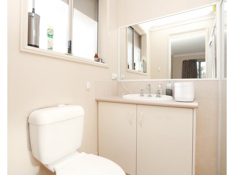 7 Smout court, Sandstone Point QLD 4511