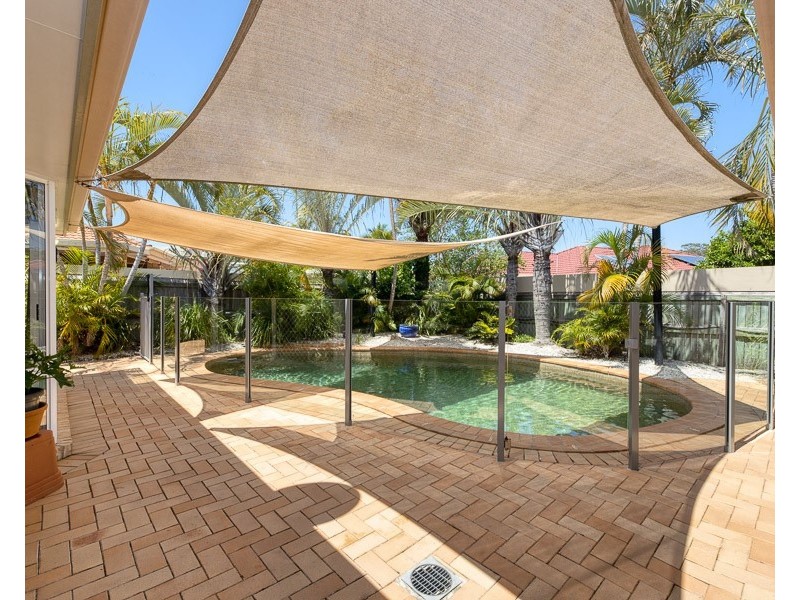 17 Mackerel Street, Sandstone Point QLD 4511