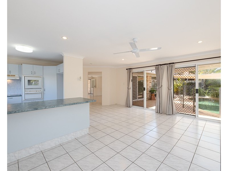 17 Mackerel Street, Sandstone Point QLD 4511