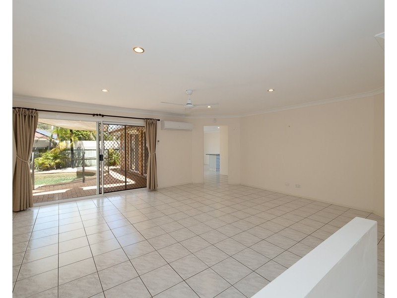 17 Mackerel Street, Sandstone Point QLD 4511