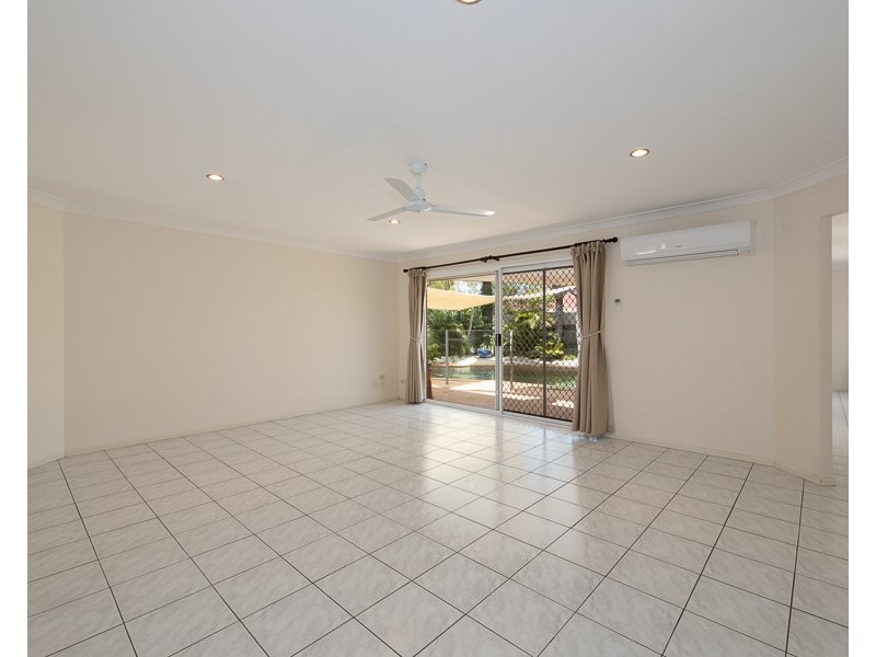 17 Mackerel Street, Sandstone Point QLD 4511