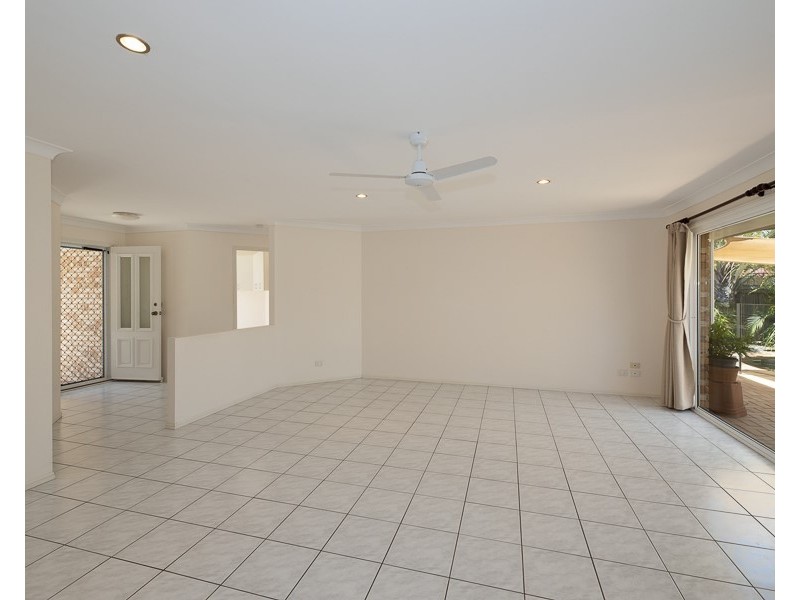 17 Mackerel Street, Sandstone Point QLD 4511
