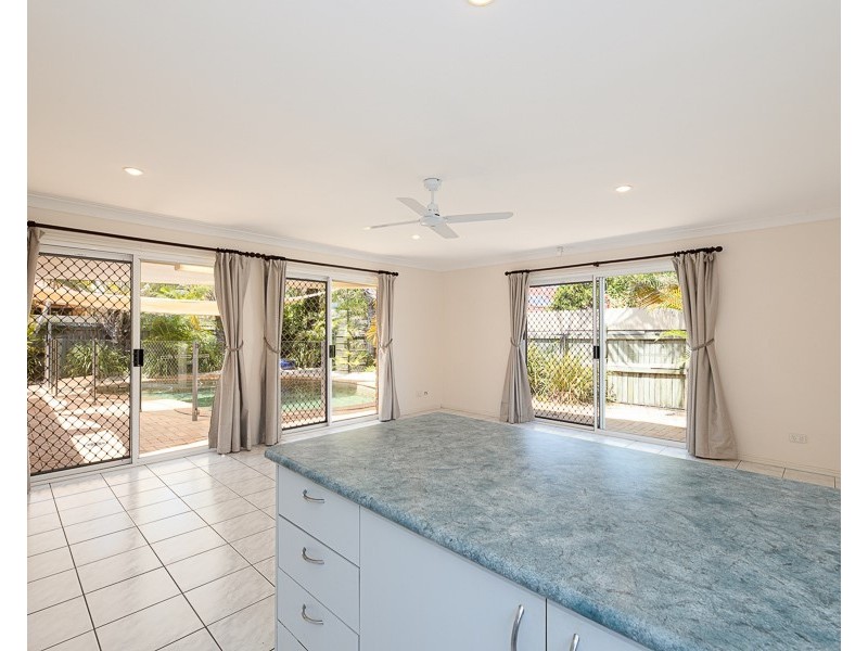 17 Mackerel Street, Sandstone Point QLD 4511