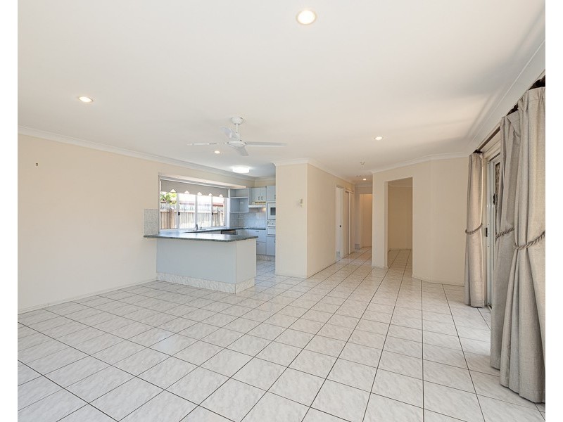 17 Mackerel Street, Sandstone Point QLD 4511