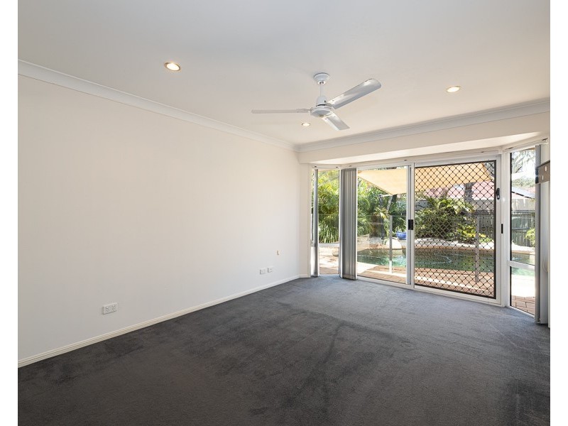 17 Mackerel Street, Sandstone Point QLD 4511