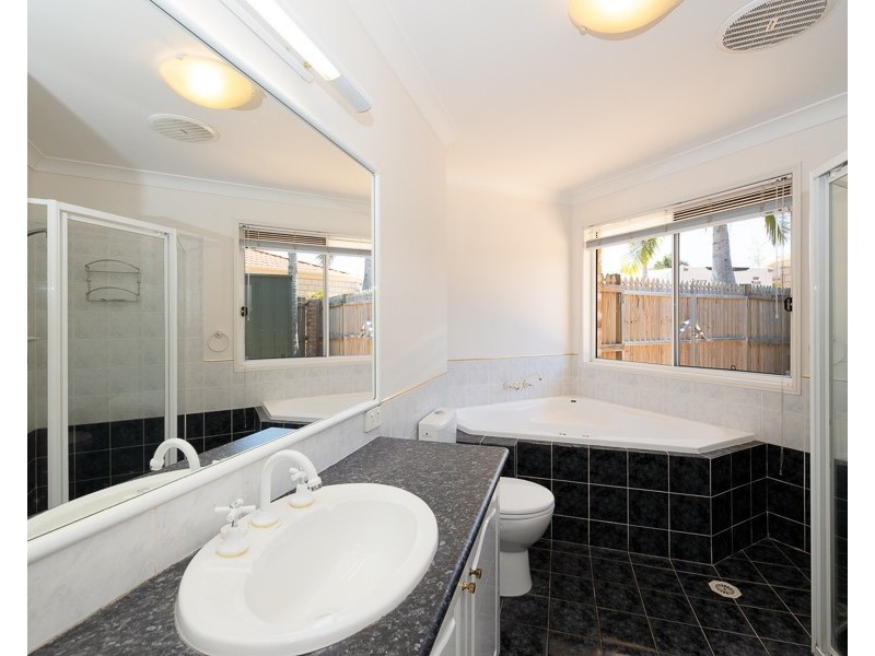 17 Mackerel Street, Sandstone Point QLD 4511
