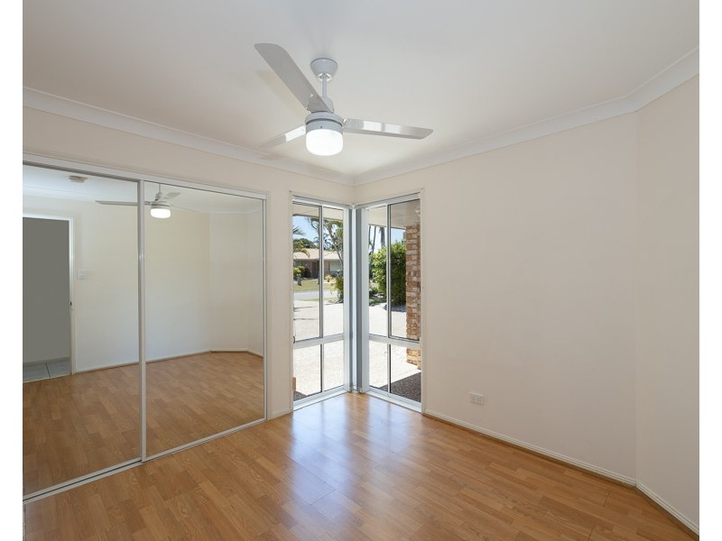 17 Mackerel Street, Sandstone Point QLD 4511