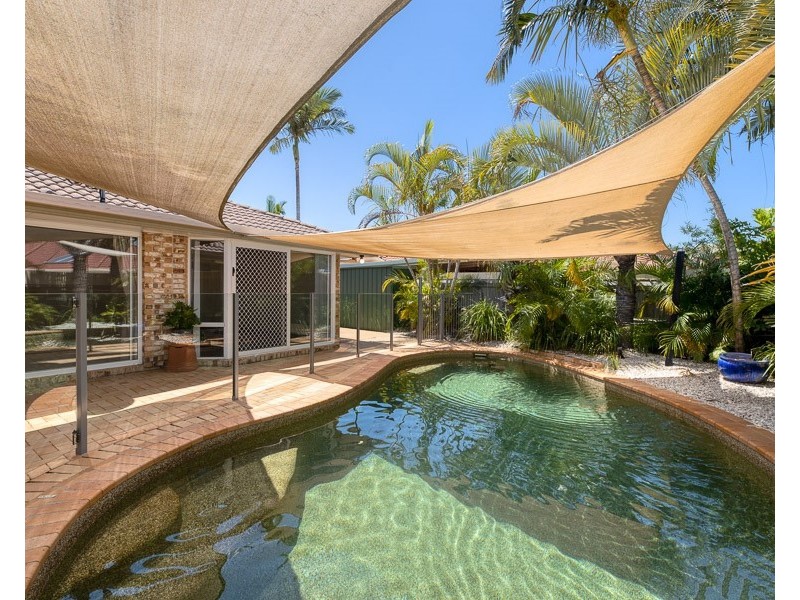 17 Mackerel Street, Sandstone Point QLD 4511