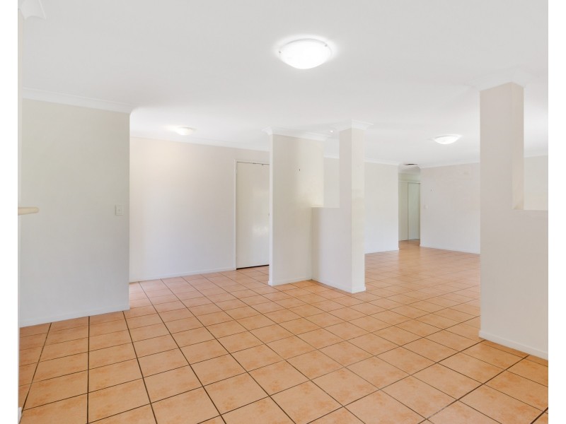 5/8 Spinnaker Drive, Sandstone Point QLD 4511