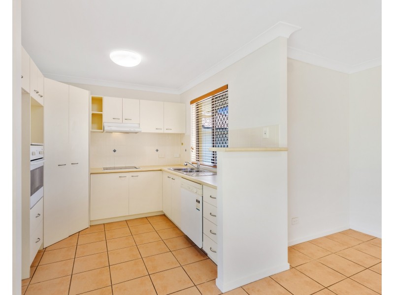 5/8 Spinnaker Drive, Sandstone Point QLD 4511