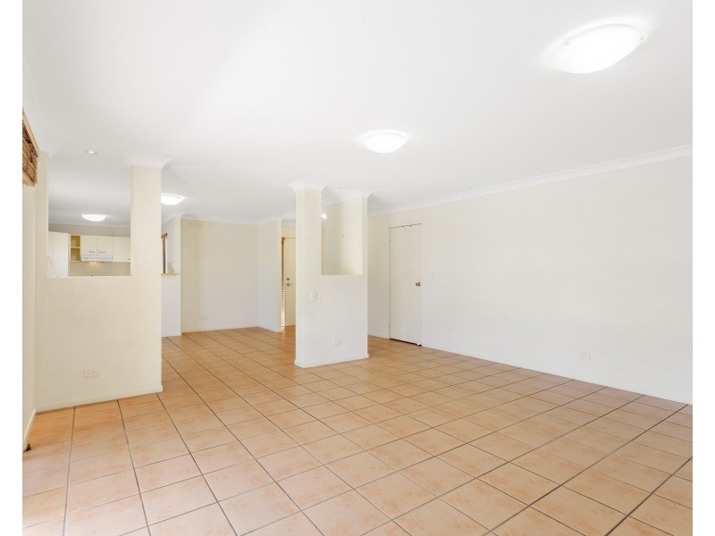 5/8 Spinnaker Drive, Sandstone Point QLD 4511