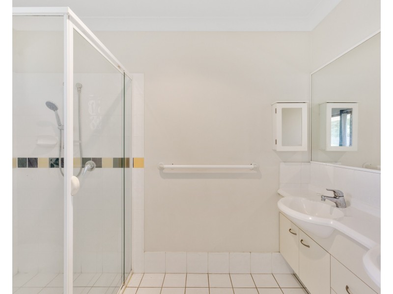 5/8 Spinnaker Drive, Sandstone Point QLD 4511