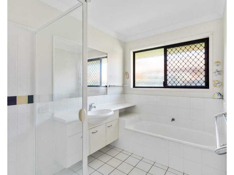 5/8 Spinnaker Drive, Sandstone Point QLD 4511