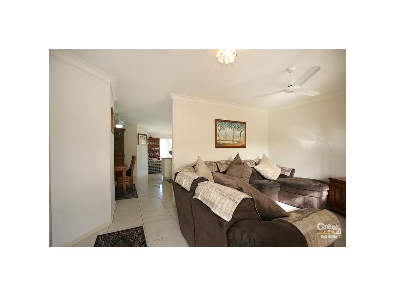 8 Bream Court, Sandstone Point QLD 4511