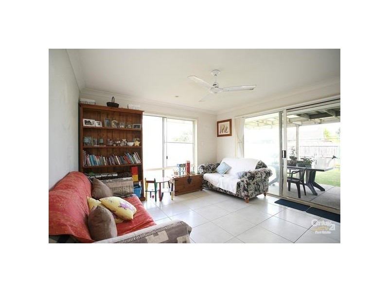8 Bream Court, Sandstone Point QLD 4511