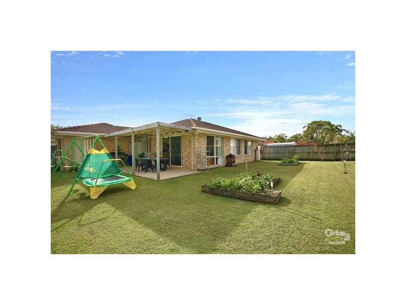 8 Bream Court, Sandstone Point QLD 4511