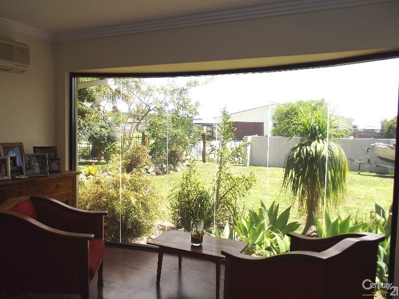50 Kakadu Circuit, Banksia Beach QLD 4507