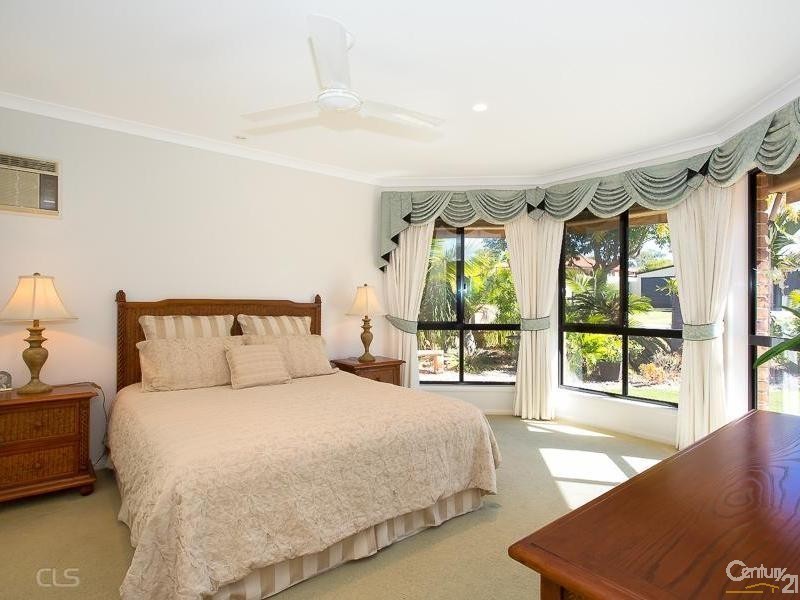 9 Scarborough Court, Sandstone Point QLD 4511