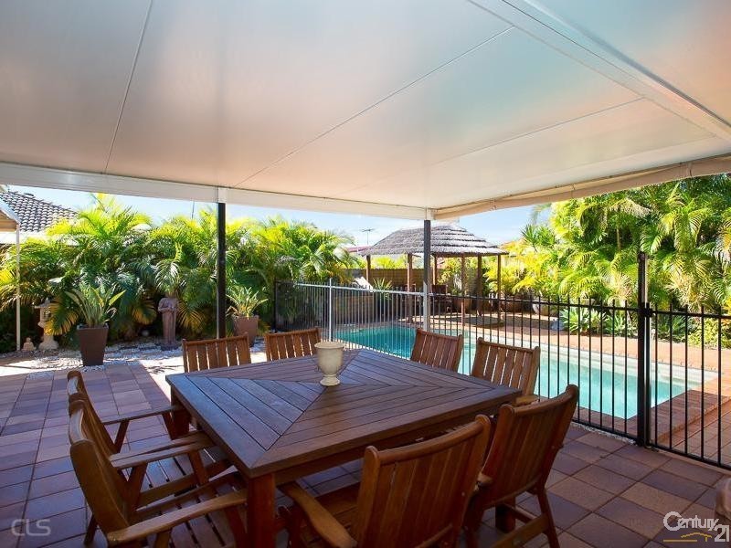 9 Scarborough Court, Sandstone Point QLD 4511