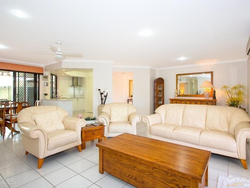 9 Scarborough Court, Sandstone Point QLD 4511