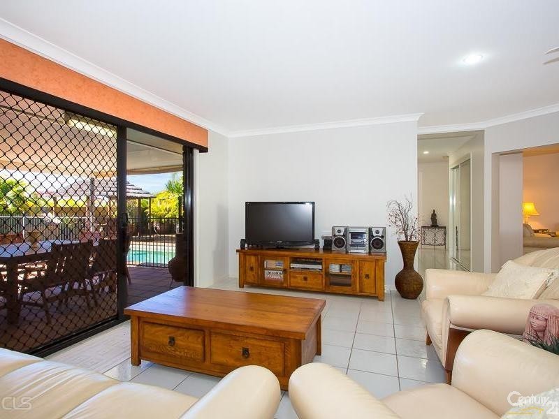 9 Scarborough Court, Sandstone Point QLD 4511