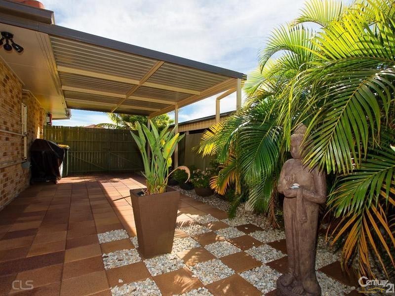 9 Scarborough Court, Sandstone Point QLD 4511