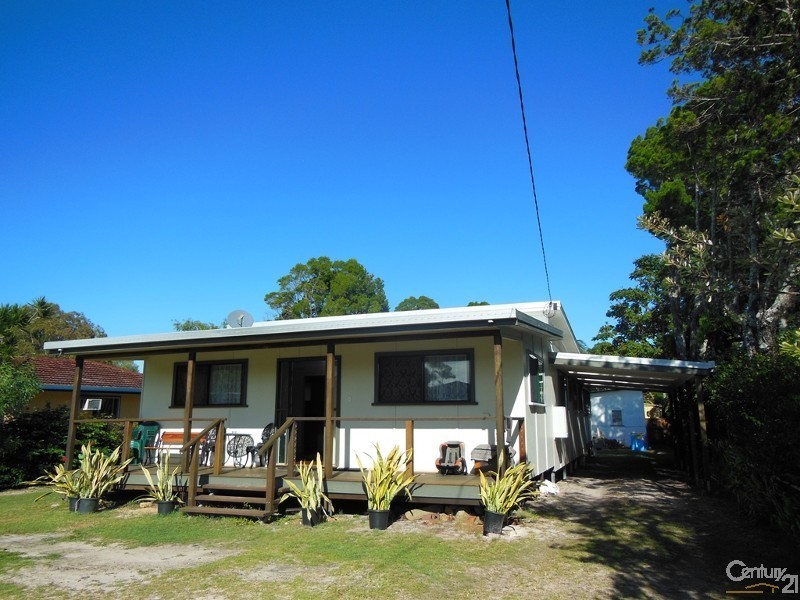 18 Cumming Street, Bongaree QLD 4507