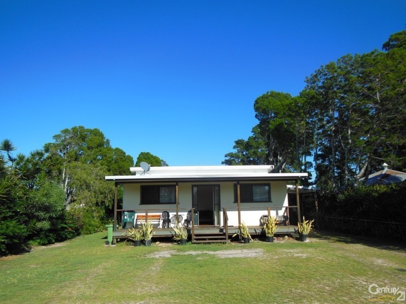 18 Cumming Street, Bongaree QLD 4507
