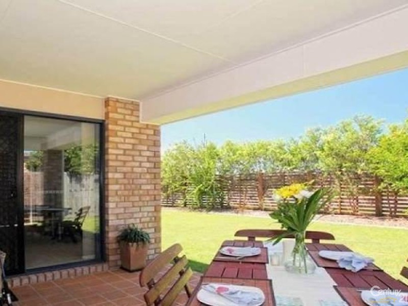 1 Myora Place, Sandstone Point QLD 4511