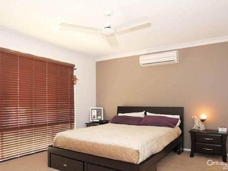 1 Myora Place, Sandstone Point QLD 4511