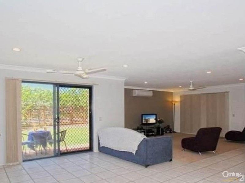 1 Myora Place, Sandstone Point QLD 4511