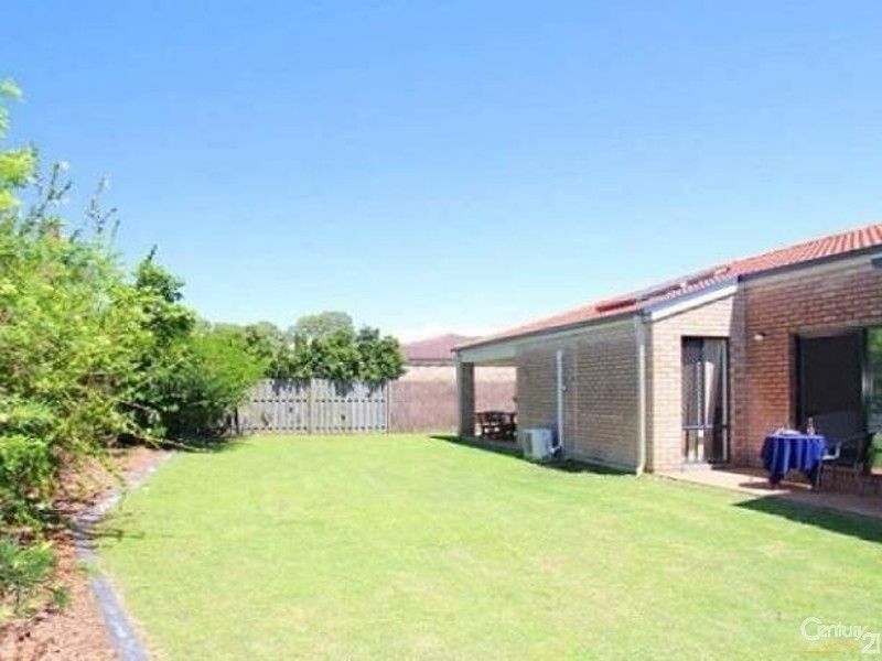 1 Myora Place, Sandstone Point QLD 4511