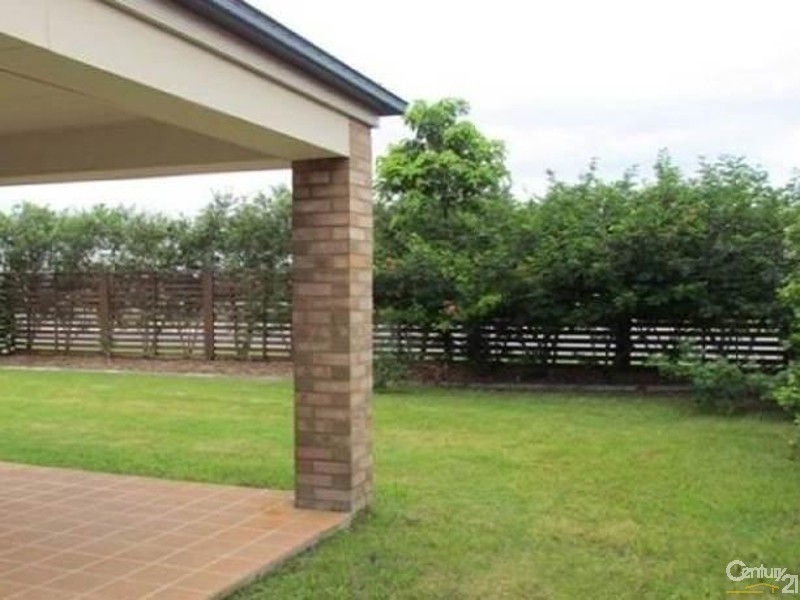 1 Myora Place, Sandstone Point QLD 4511