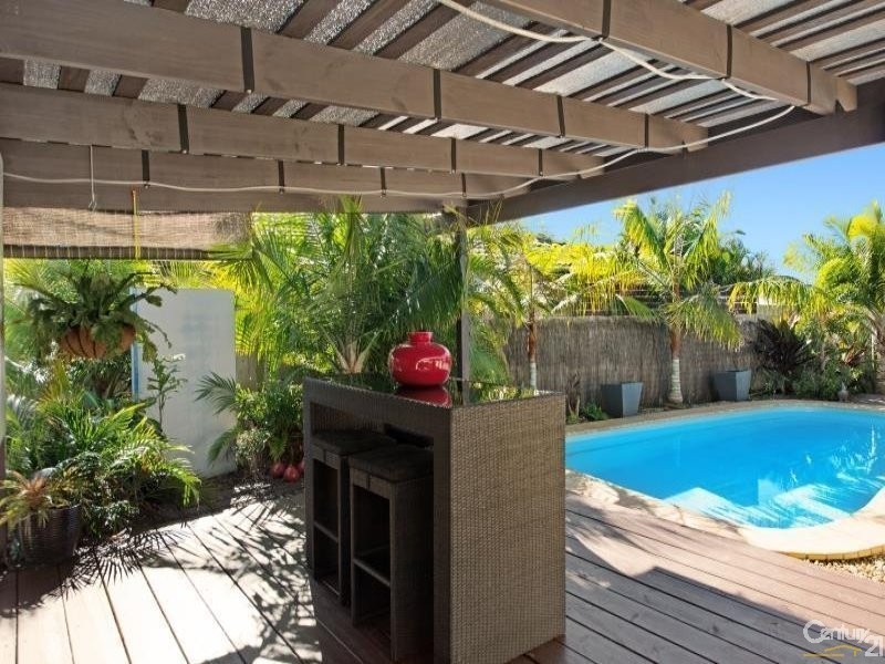 4 Wategoes Street, Sandstone Point QLD 4511