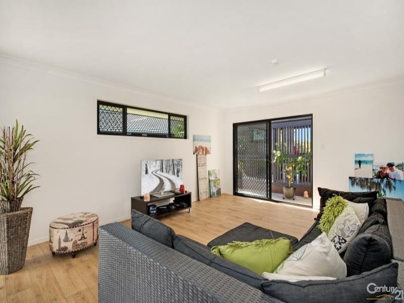 4 Wategoes Street, Sandstone Point QLD 4511