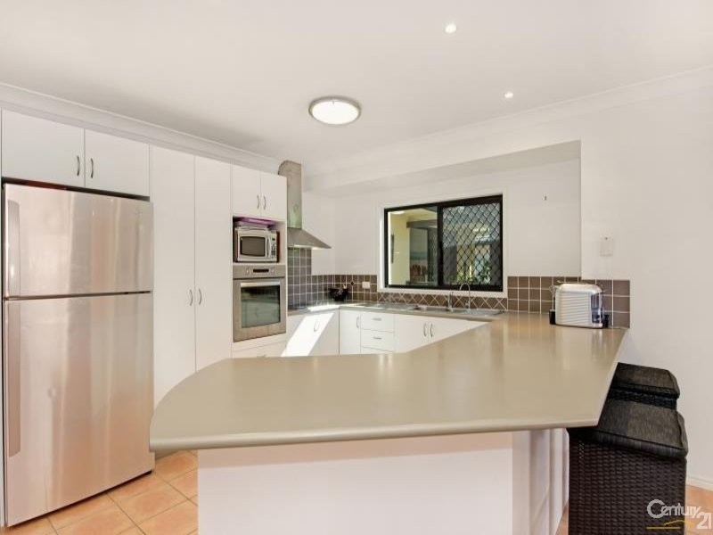 4 Wategoes Street, Sandstone Point QLD 4511