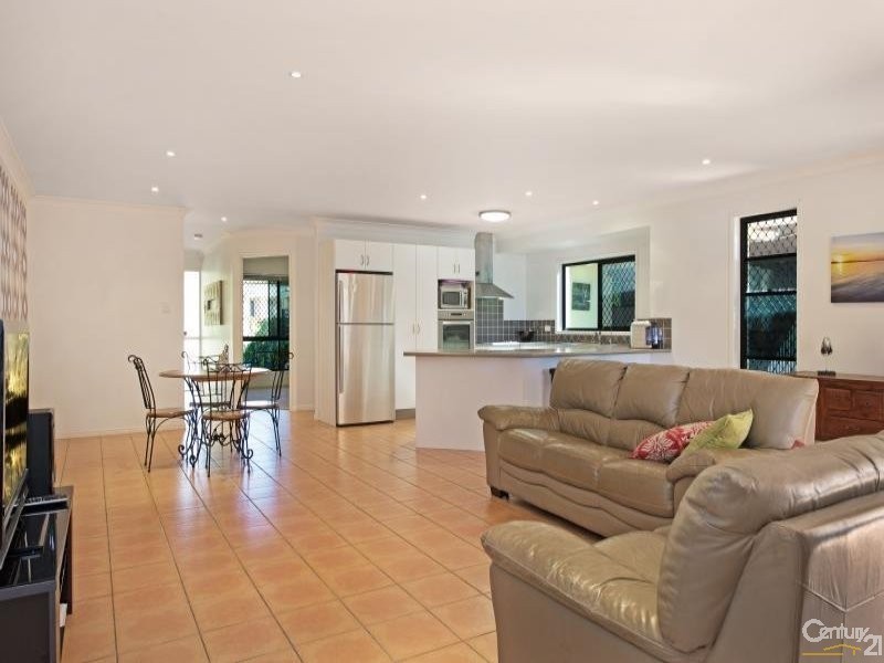 4 Wategoes Street, Sandstone Point QLD 4511
