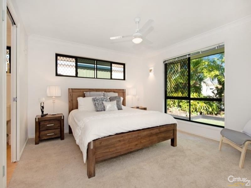 4 Wategoes Street, Sandstone Point QLD 4511