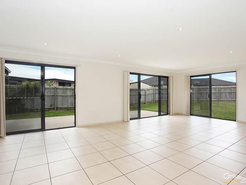 23 Reeders Street, Sandstone Point QLD 4511