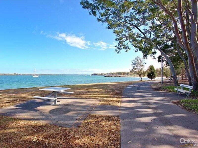 2/115 Welsby Parade, Bongaree QLD 4507