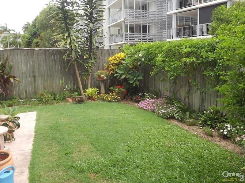 2/115 Welsby Parade, Bongaree QLD 4507