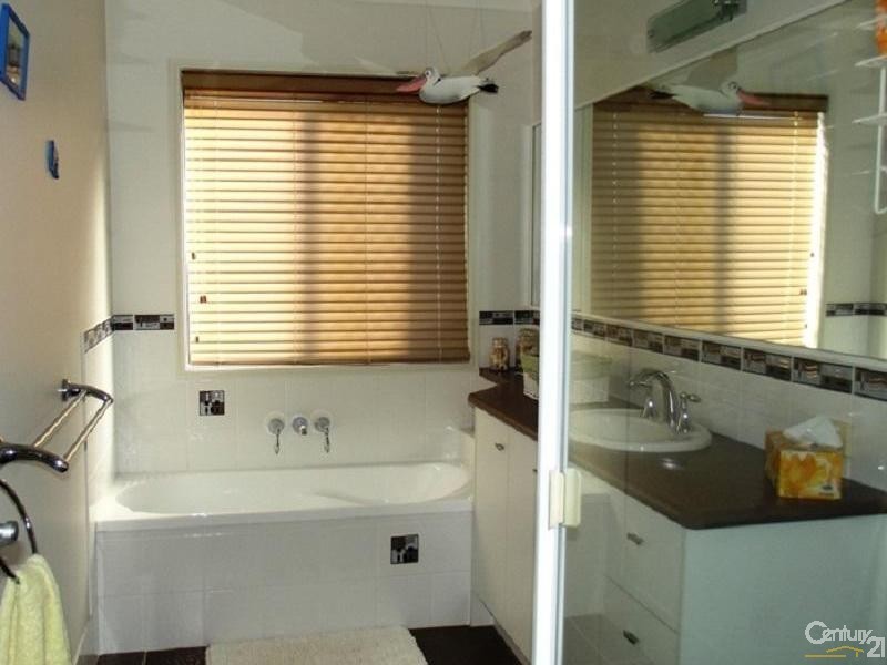 25 Kakadu Circuit, Banksia Beach QLD 4507