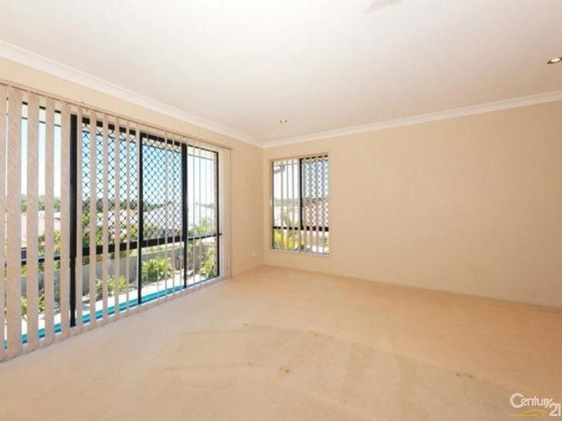 10 Cremorne Court, Sandstone Point QLD 4511