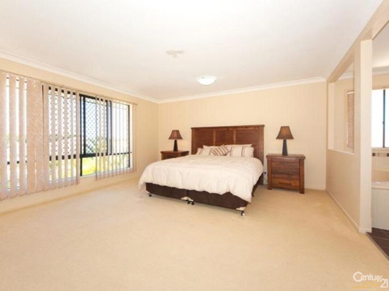 10 Cremorne Court, Sandstone Point QLD 4511