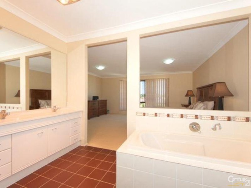 10 Cremorne Court, Sandstone Point QLD 4511