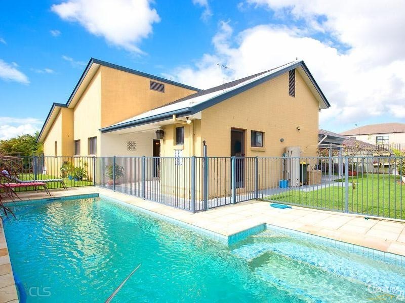 10 Dugong Cres, Banksia Beach QLD 4507
