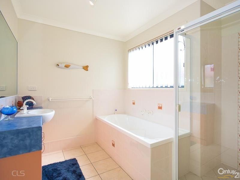 10 Dugong Cres, Banksia Beach QLD 4507