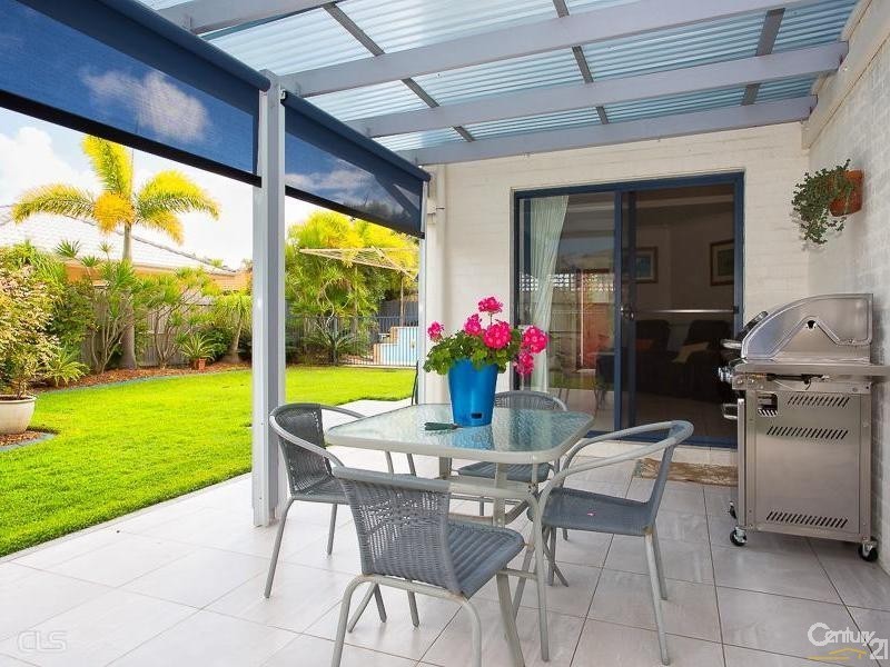 10 Dugong Cres, Banksia Beach QLD 4507