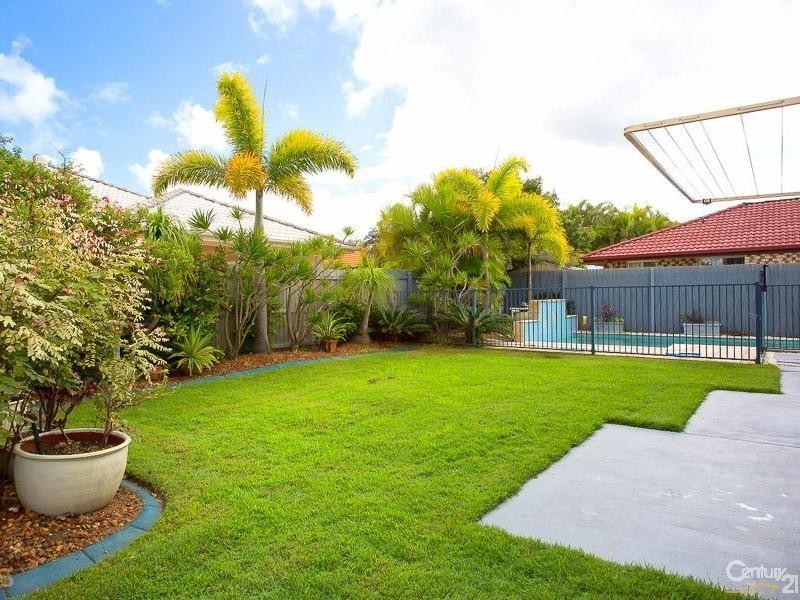 10 Dugong Cres, Banksia Beach QLD 4507